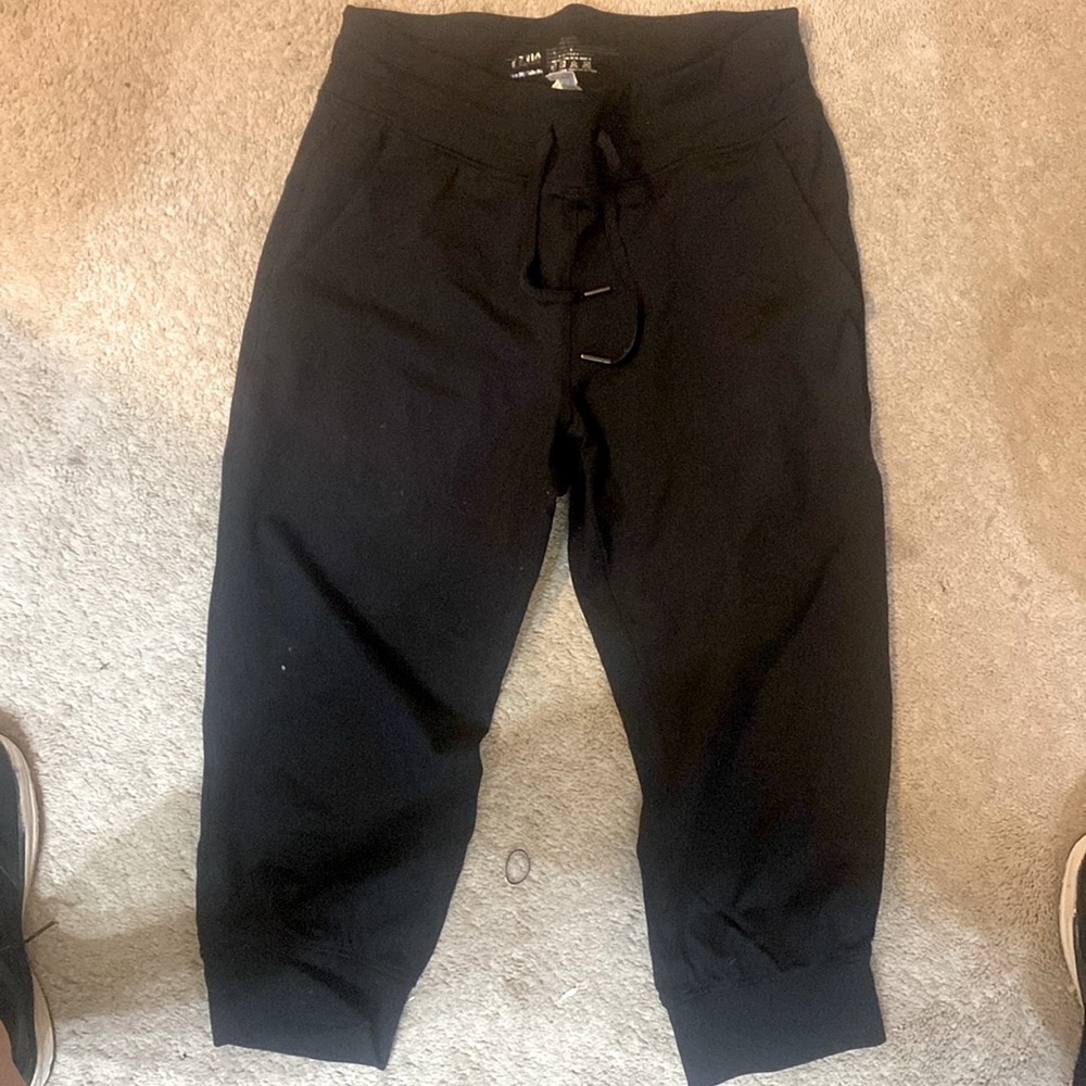 Zyia active Capri joggers, size medium